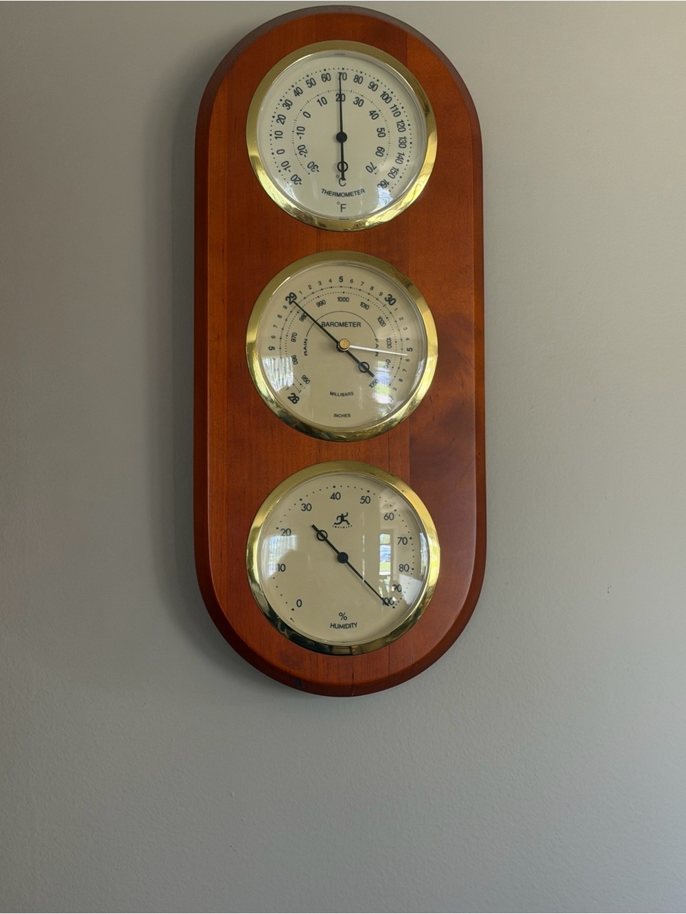 GUC~Vintage Faux Wood Barometer Thermometer Hygrometer With Key